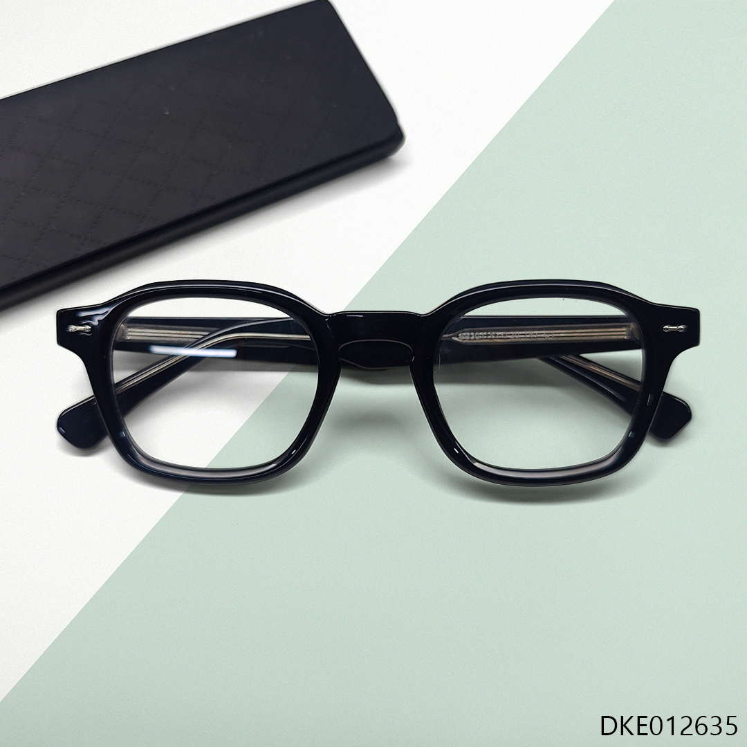 Black Color Glossy Finished Eyeglass
