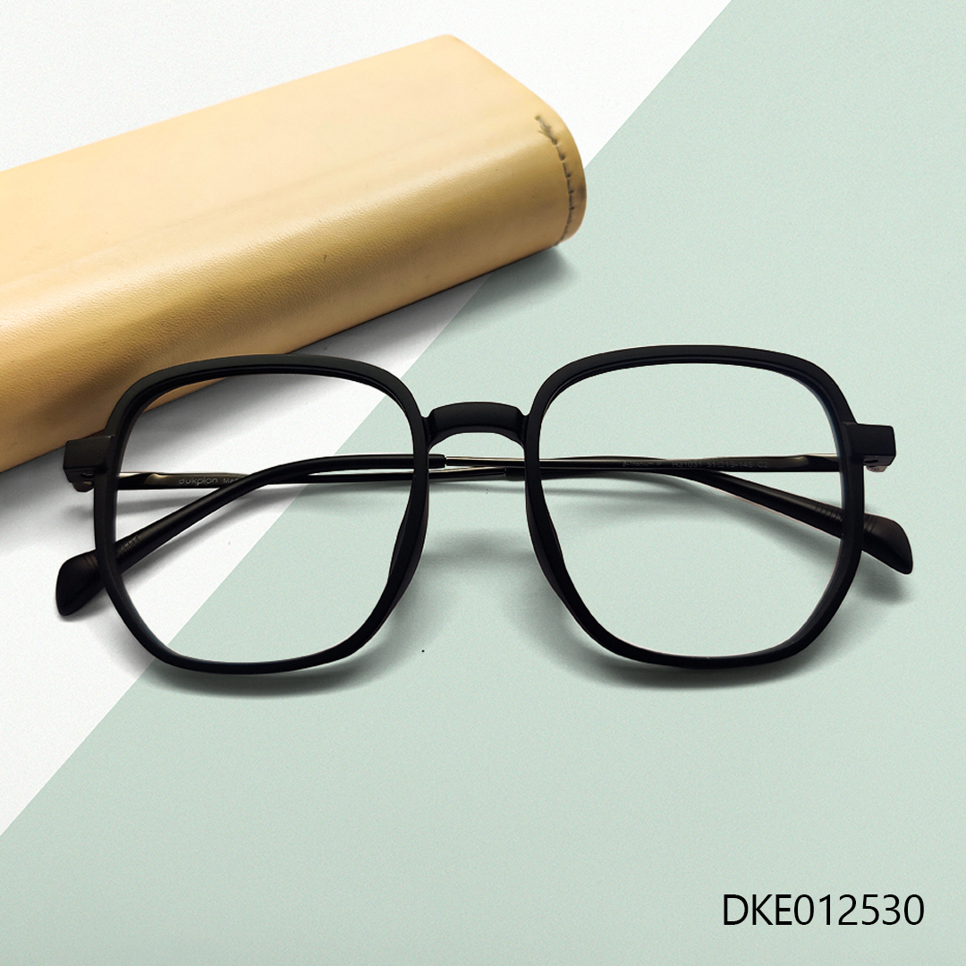 Fashionable Square Shape Eyeglasses