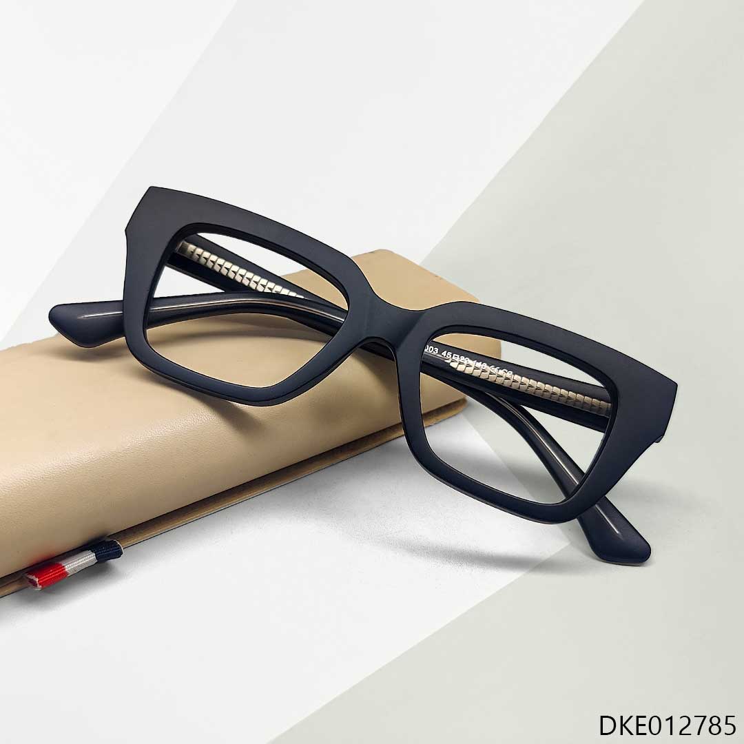 Unique and Bold Design Eyeglass