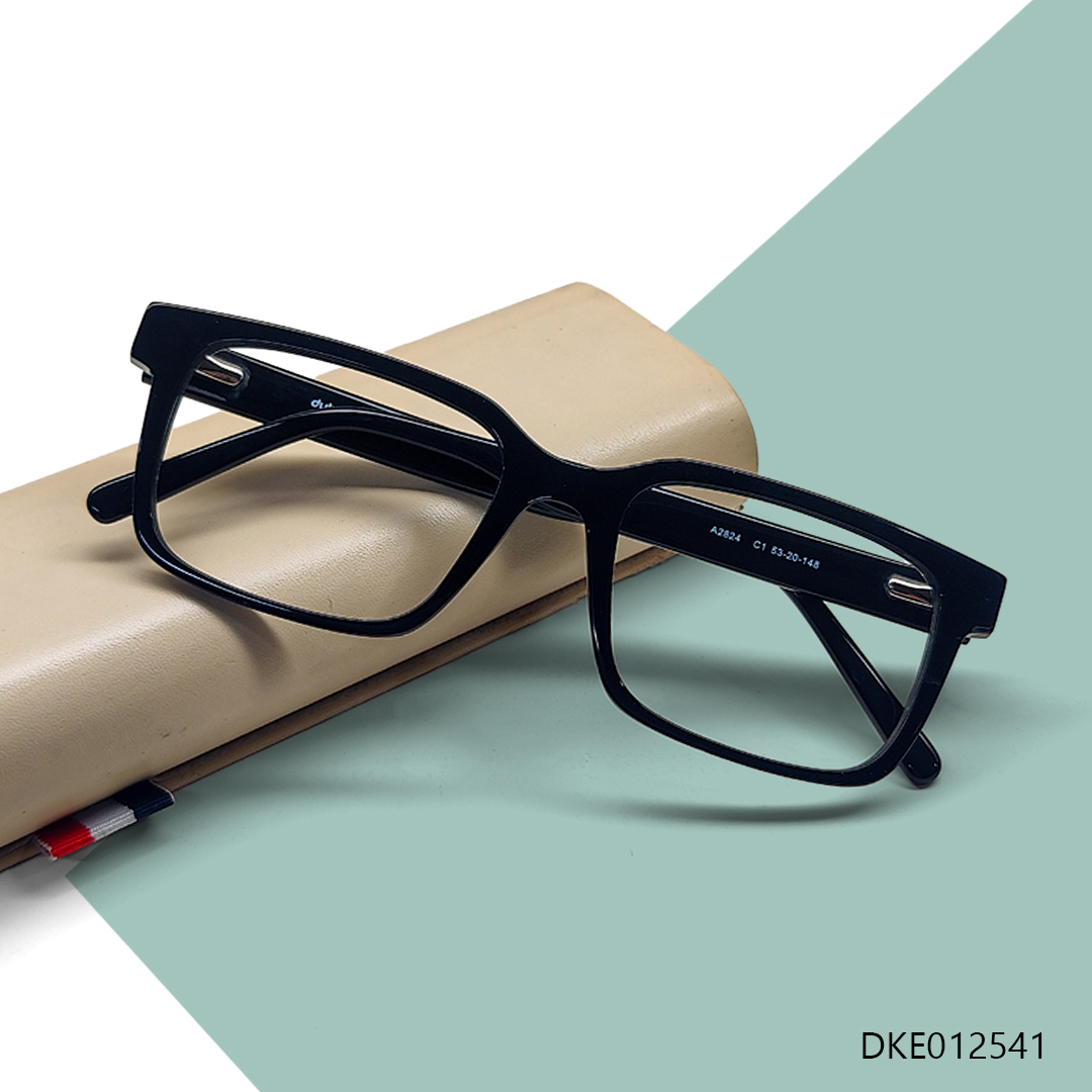 Bold and Glossy Black Eyeglass