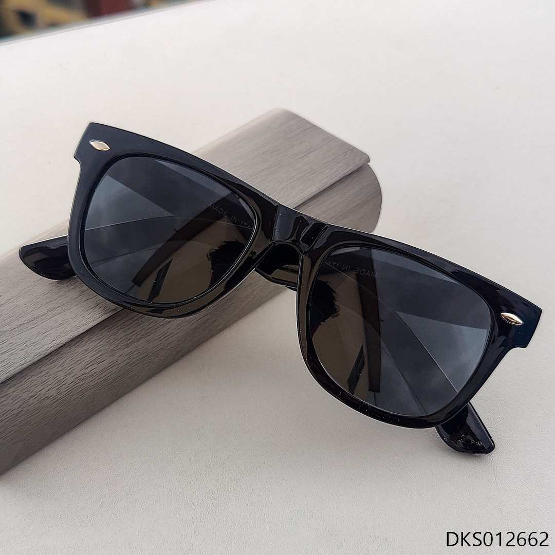Wayfarer Shape Glass Lens Sunglass.